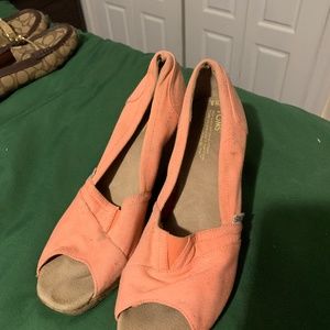 Tom’s wedge sandals